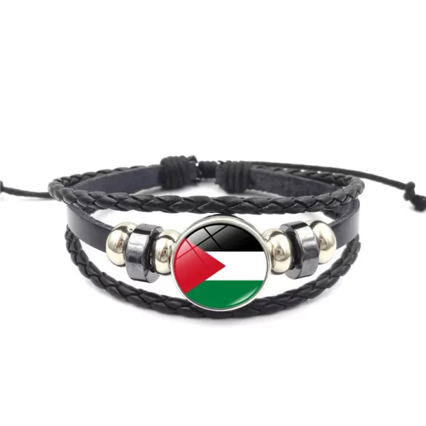 Bracelet noir à plusieurs rangs avec médaillon rond au drapeau palestinien