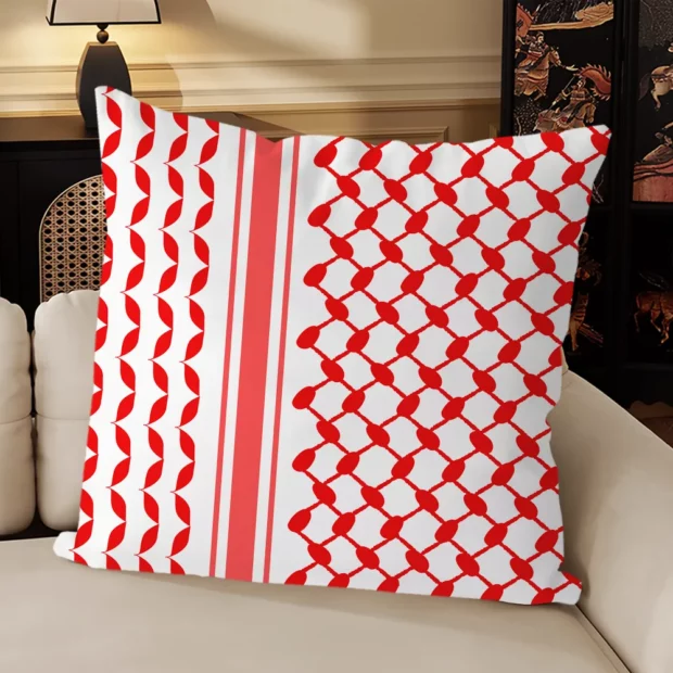 Housse de coussin rouge et écrue à motif keffieh avec bandes géométriques