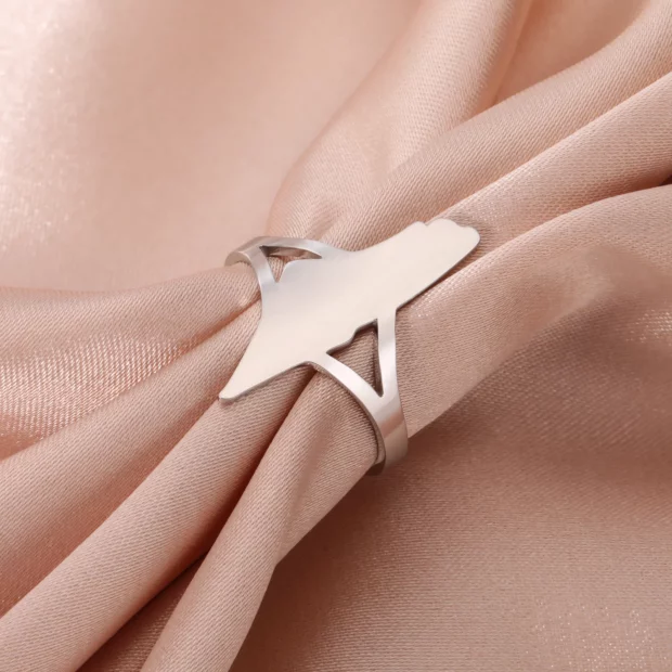 Bague ouverte réglable en acier clair avec silhouette ajourée de la Palestine