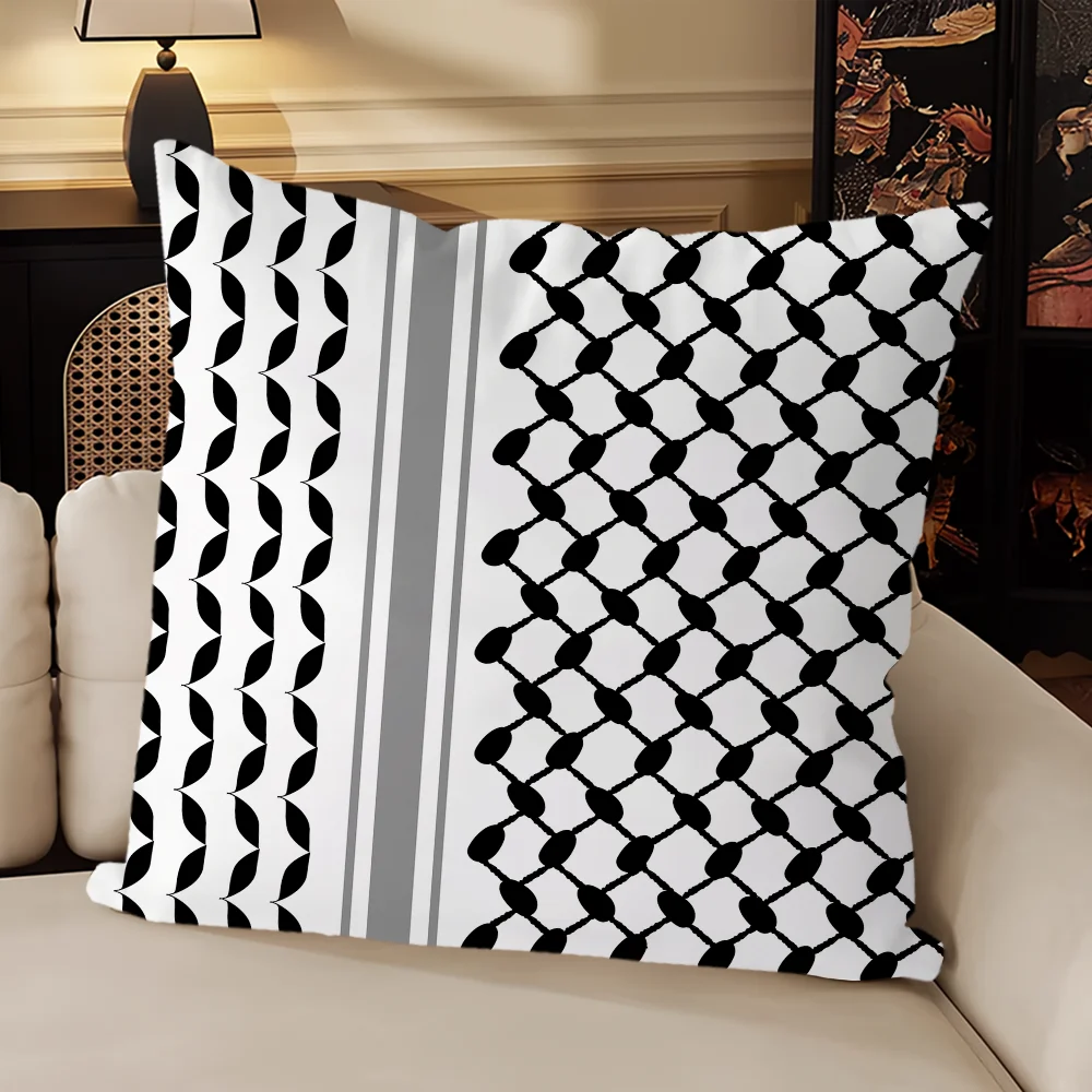 Housse de coussin écrue à motif keffieh et bandes noires latérales