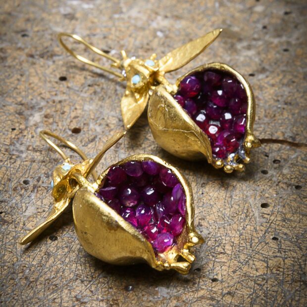 Boucles d’oreilles pendantes au motif de grenade, finition bronze