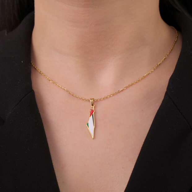 Collier pendentif carte de Palestine émaillée, finition dorée