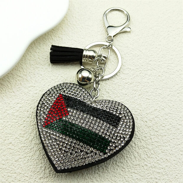 Porte-clés en forme de cœur aux couleurs du drapeau palestinien, avec contour argenté