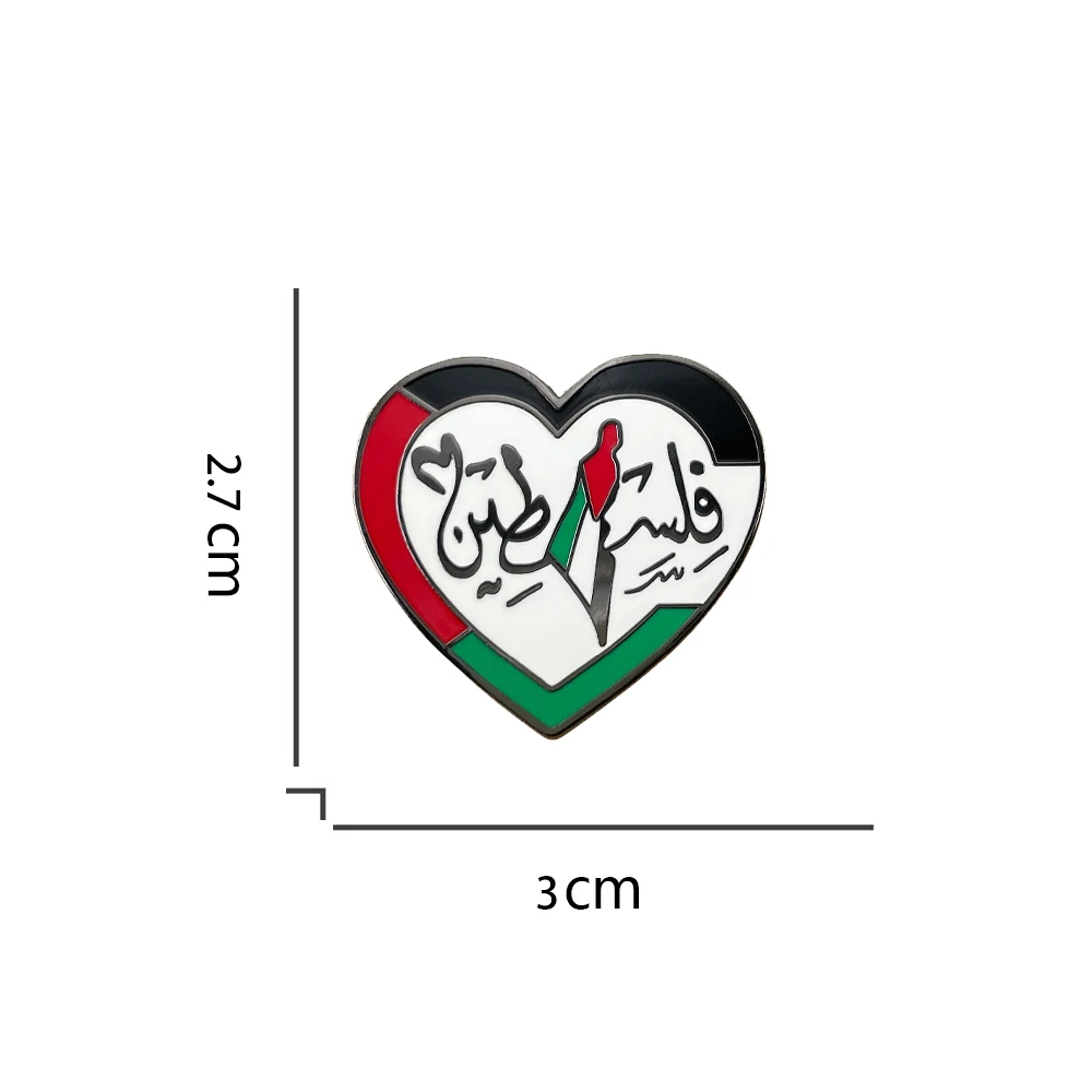 Gros plan de la broche cœur Palestine