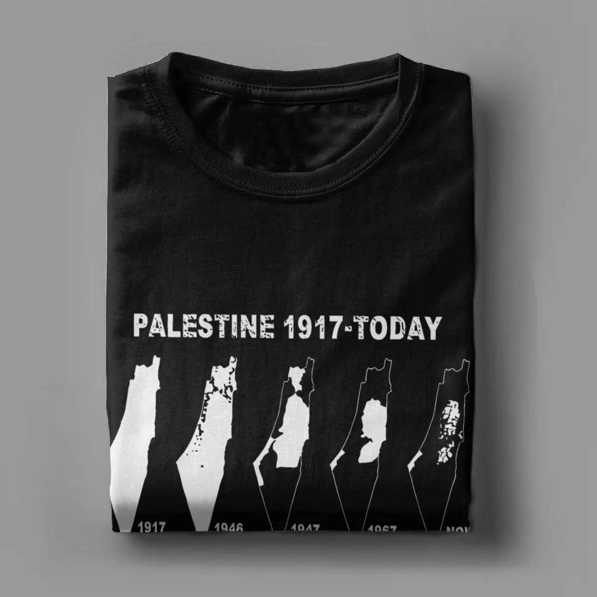 T-shirt noir Palestine plié, motif visible