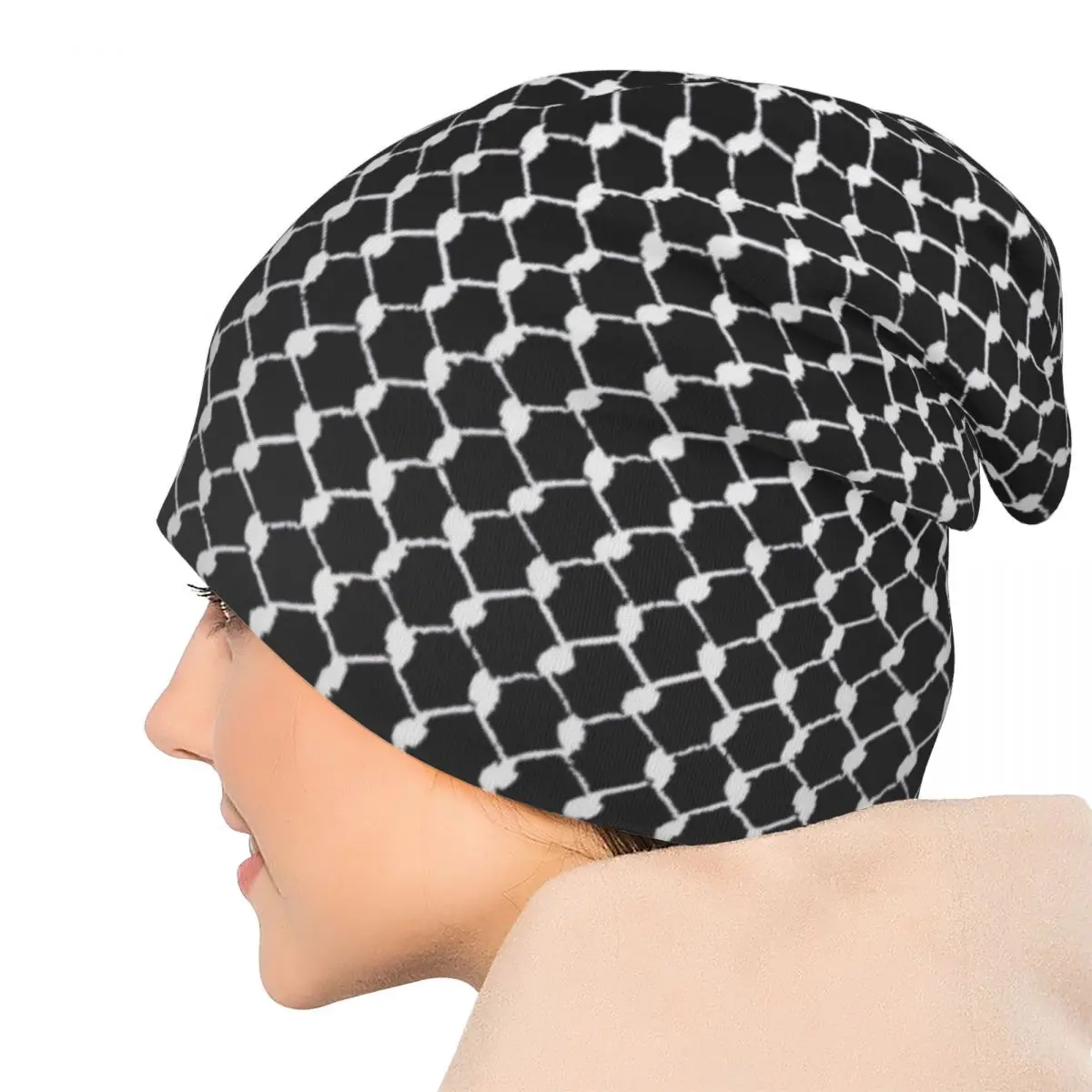 Bonnet palestinien motif keffieh noir et blanc – coupe souple – Image 5