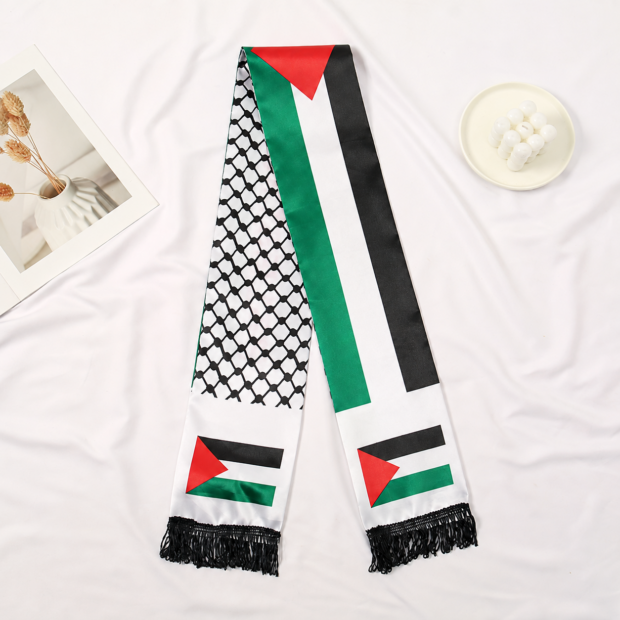 Écharpe noire Palestine à motif keffieh et drapeau