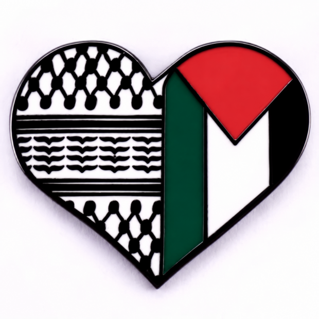Broche cœur Palestine en émail – motif keffieh et couleurs du drapeau