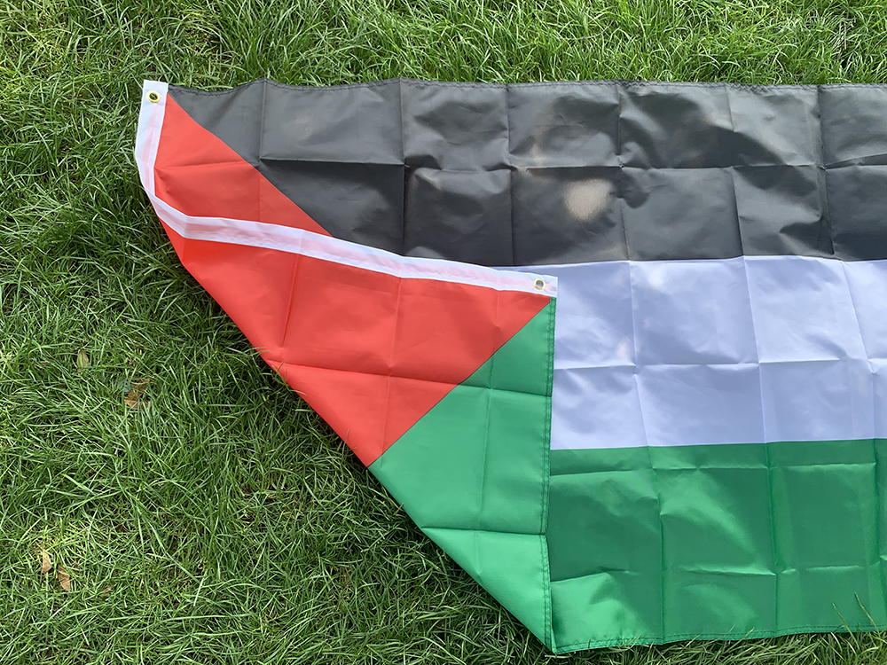 Drapeau palestinien 90 × 150 cm en polyester à quatre anneaux – Image 3